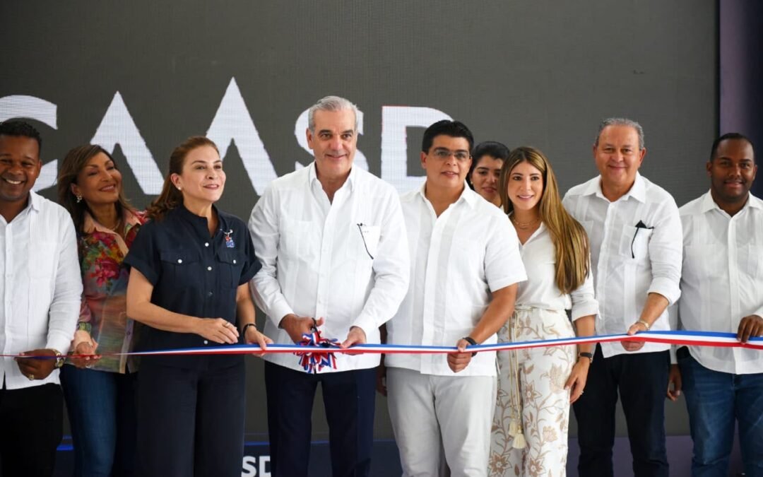 Presidente de la República y director de la CAASD entregan saneamiento de cañada en Los Girasoles 